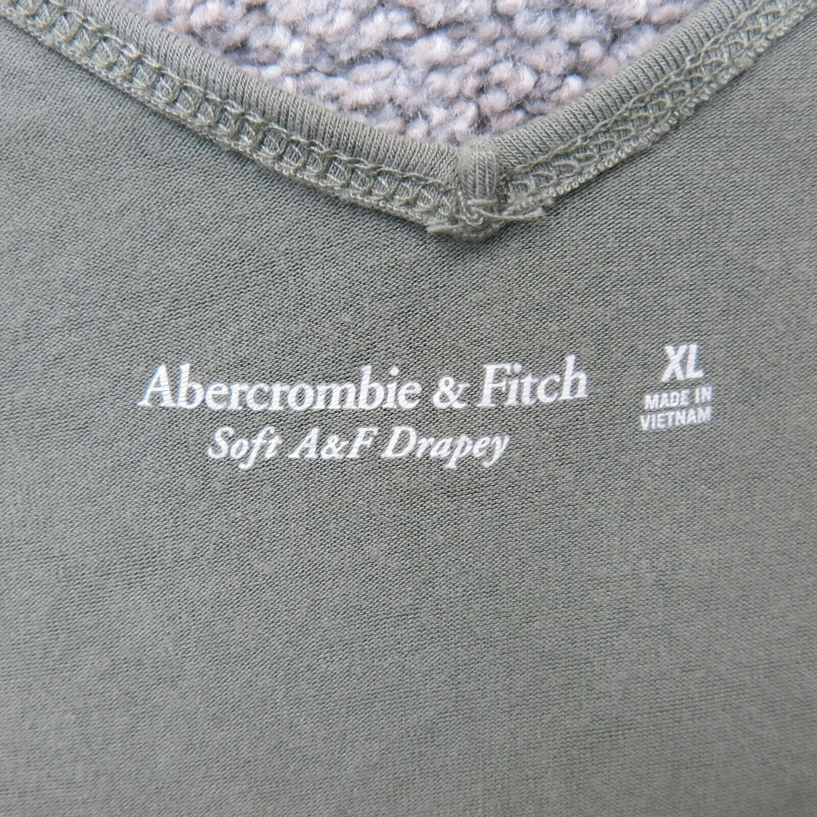 Abercrombie & Fitch Women Casual Tank Top Sleeveless V-Neck Green Size X Large