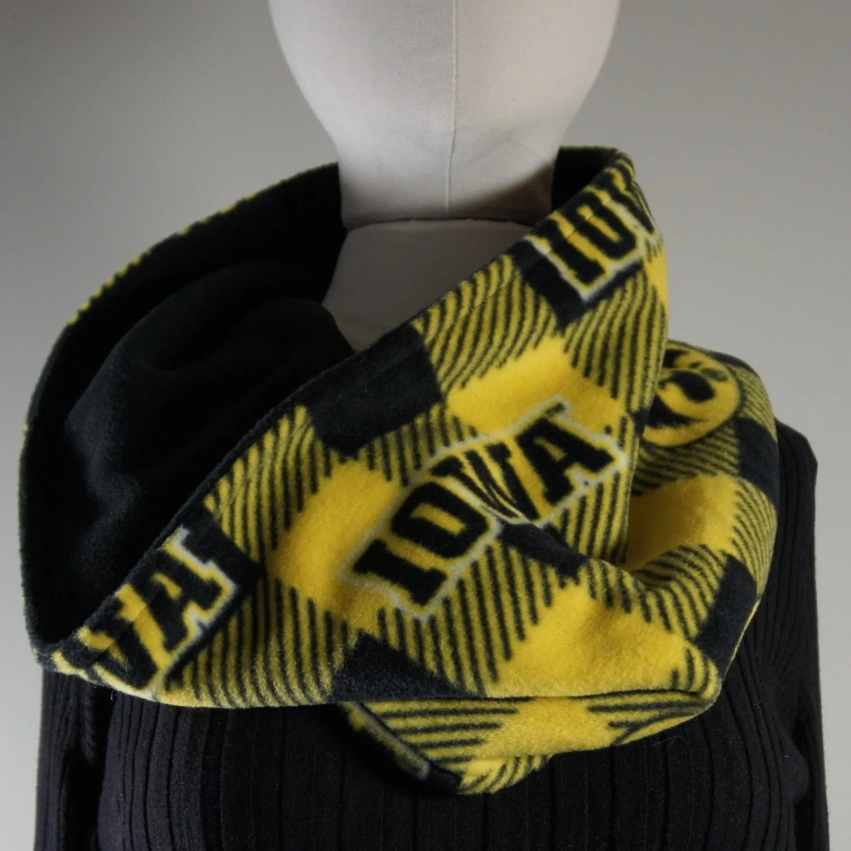 Accessories - Scarves - Cowl - NCAA - University of Iowa-UI - Hawkeyes