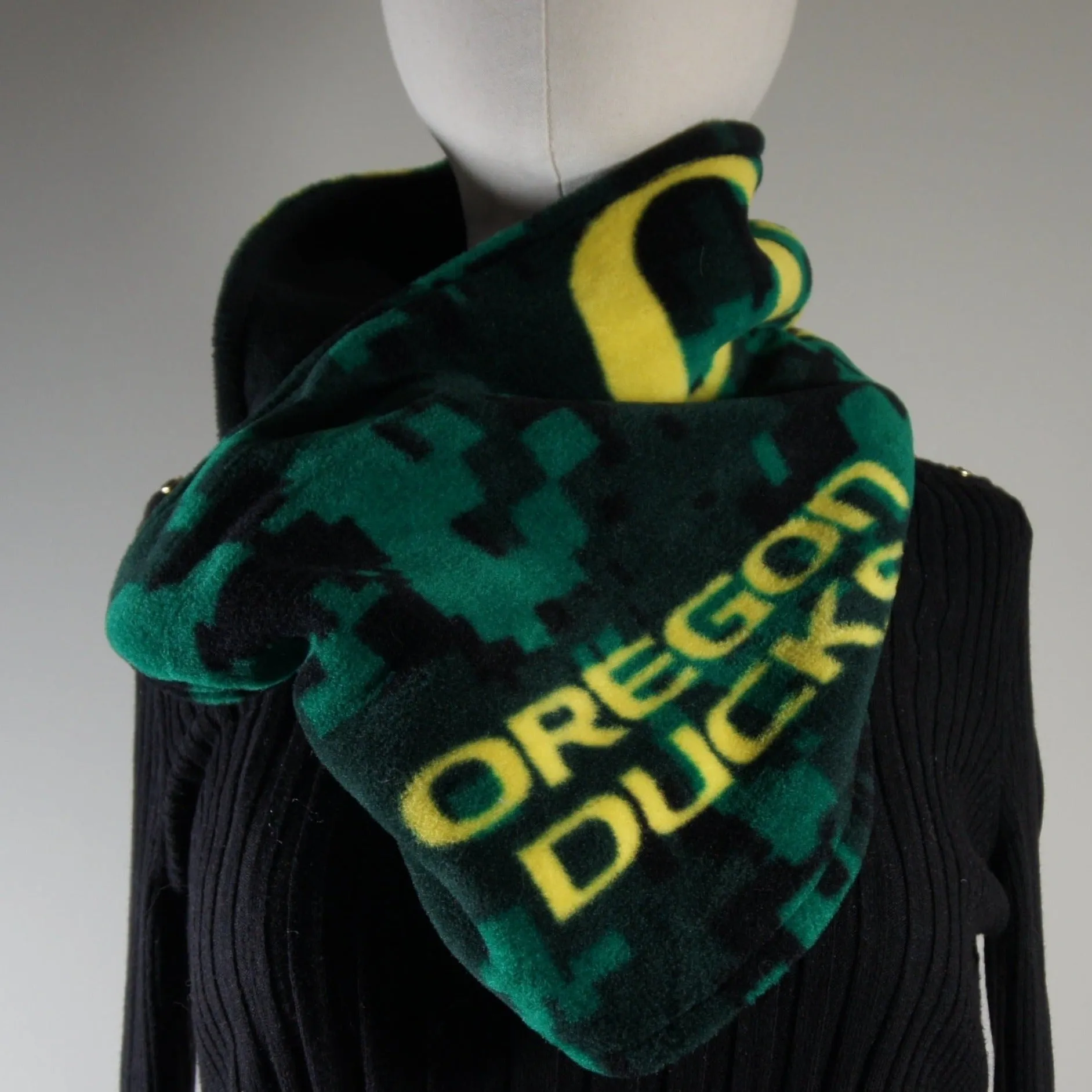 Accessories - Scarves - Cowl - NCAA - University of Oregon-UO-O - Ducks