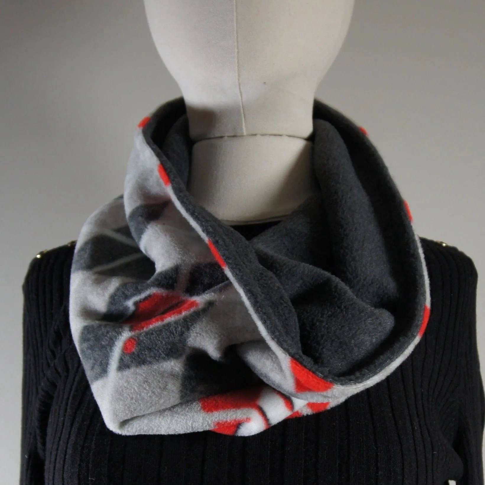 Accessories - Scarves - Cowl - NCAA - University of Wisconsin-Madison-UW - Badgers - Gray