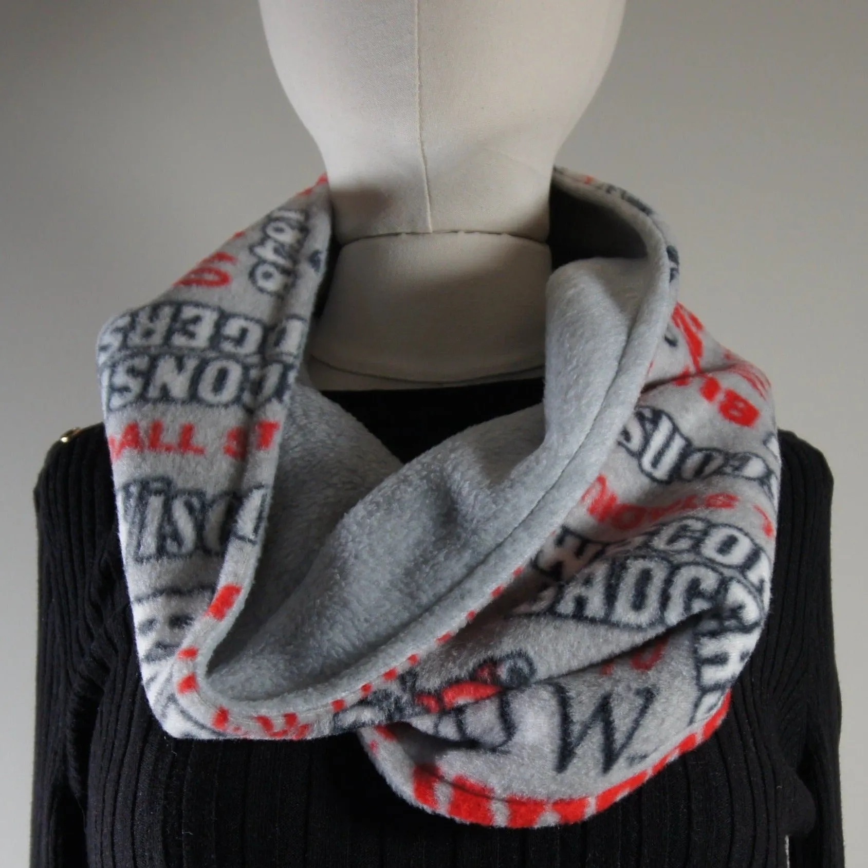 Accessories - Scarves - Cowl - NCAA - University of Wisconsin-Madison-UW - Badgers - Words