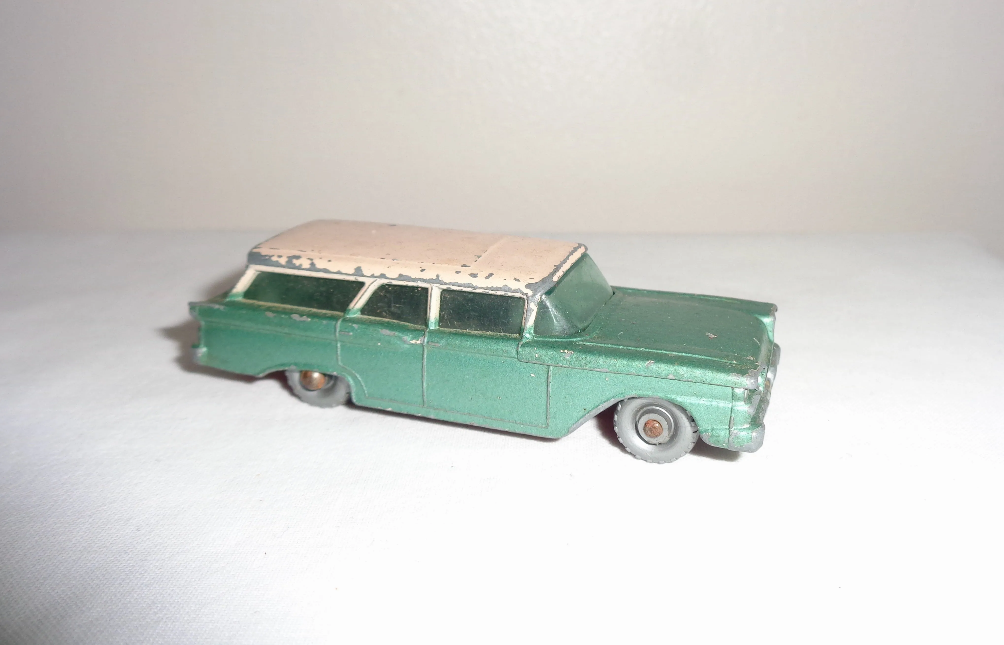 Lesney Matchbox Model No. 31 American Ford Station Wagon