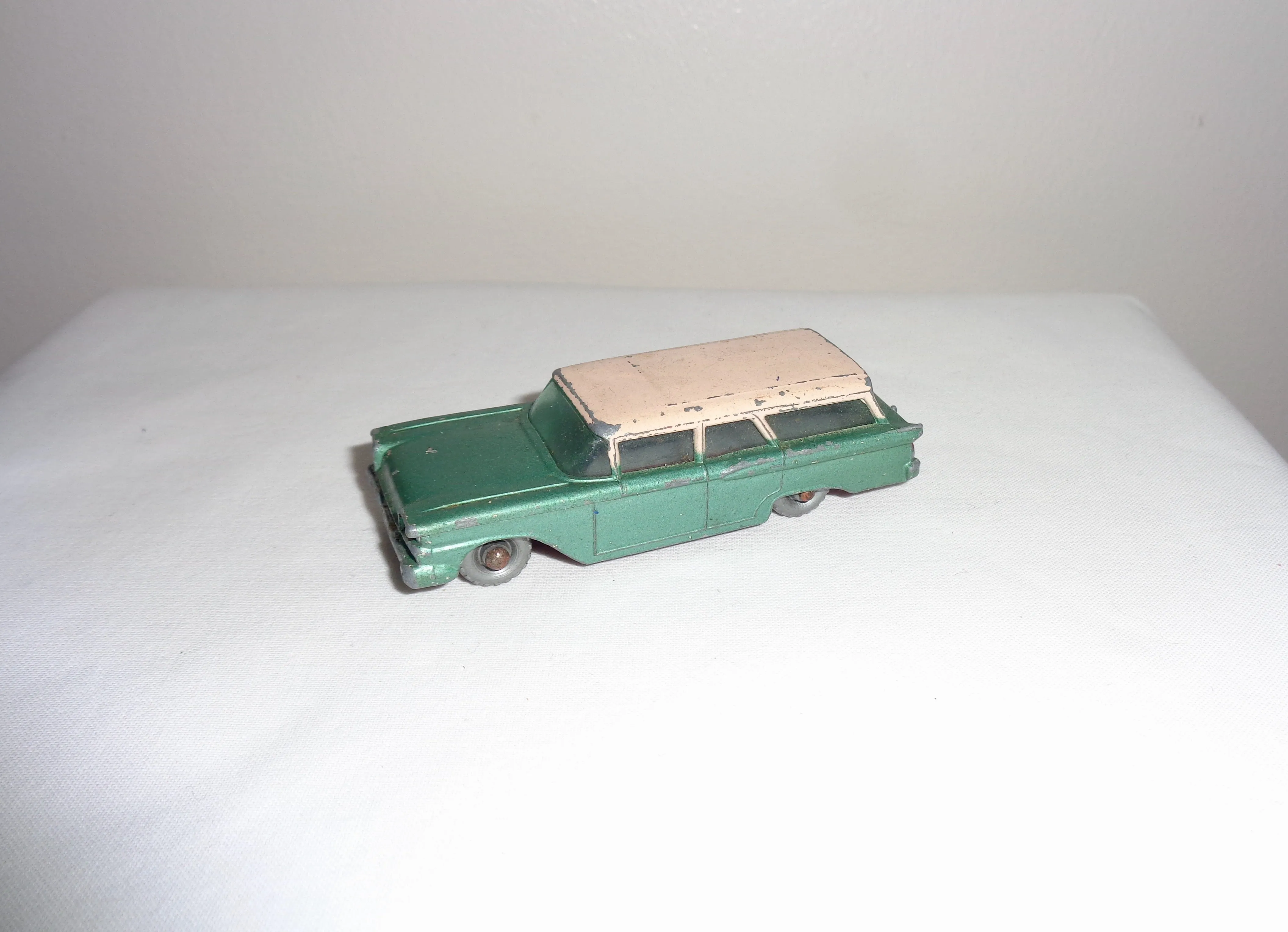 Lesney Matchbox Model No. 31 American Ford Station Wagon