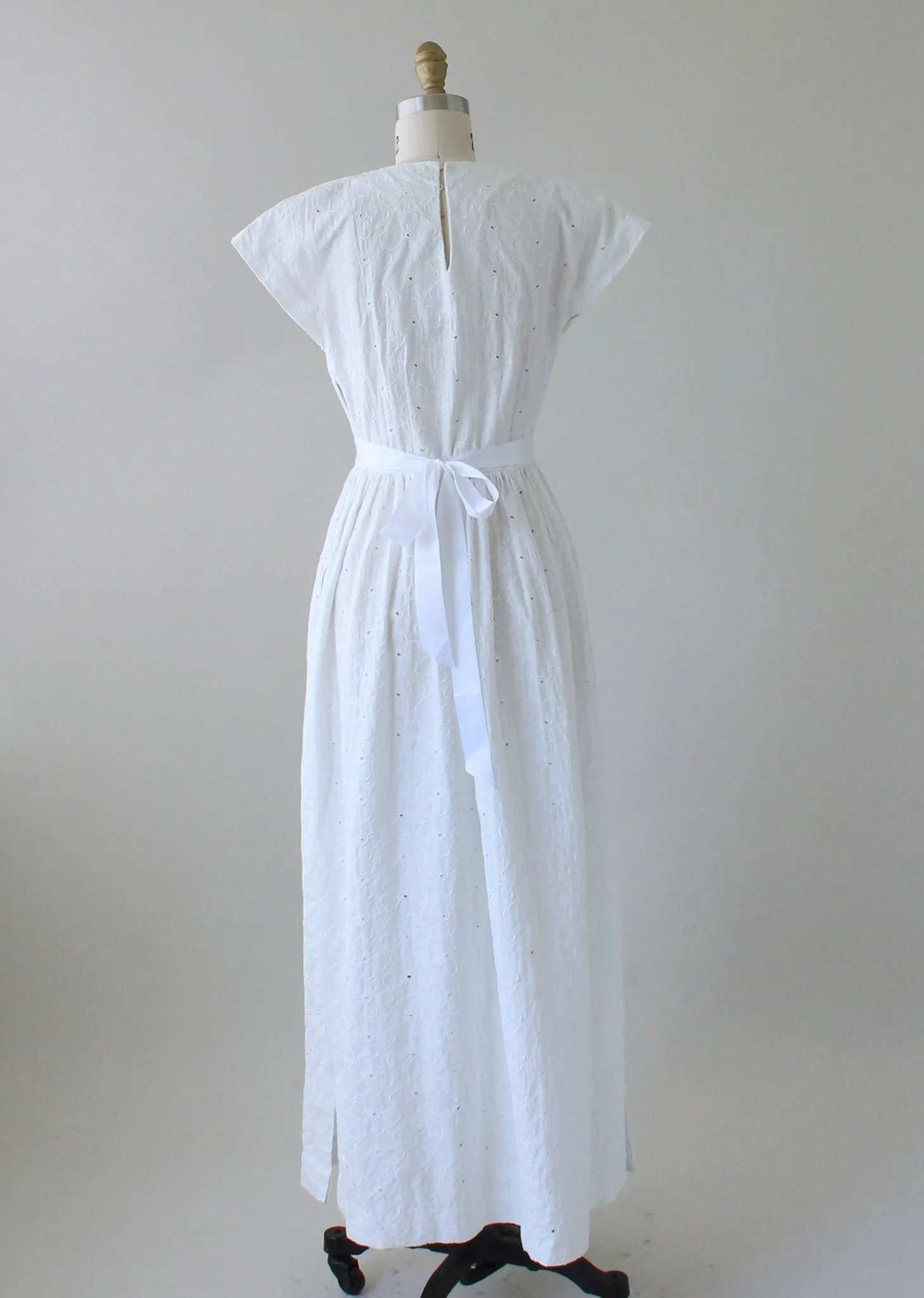 Vintage 1960s White Flower Maxi Wedding Dress